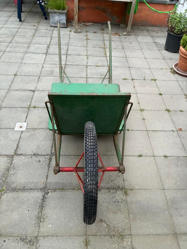 Antieke kruiwagen, Tuin en Terras, Kruiwagens, Ophalen, Zo goed als nieuw