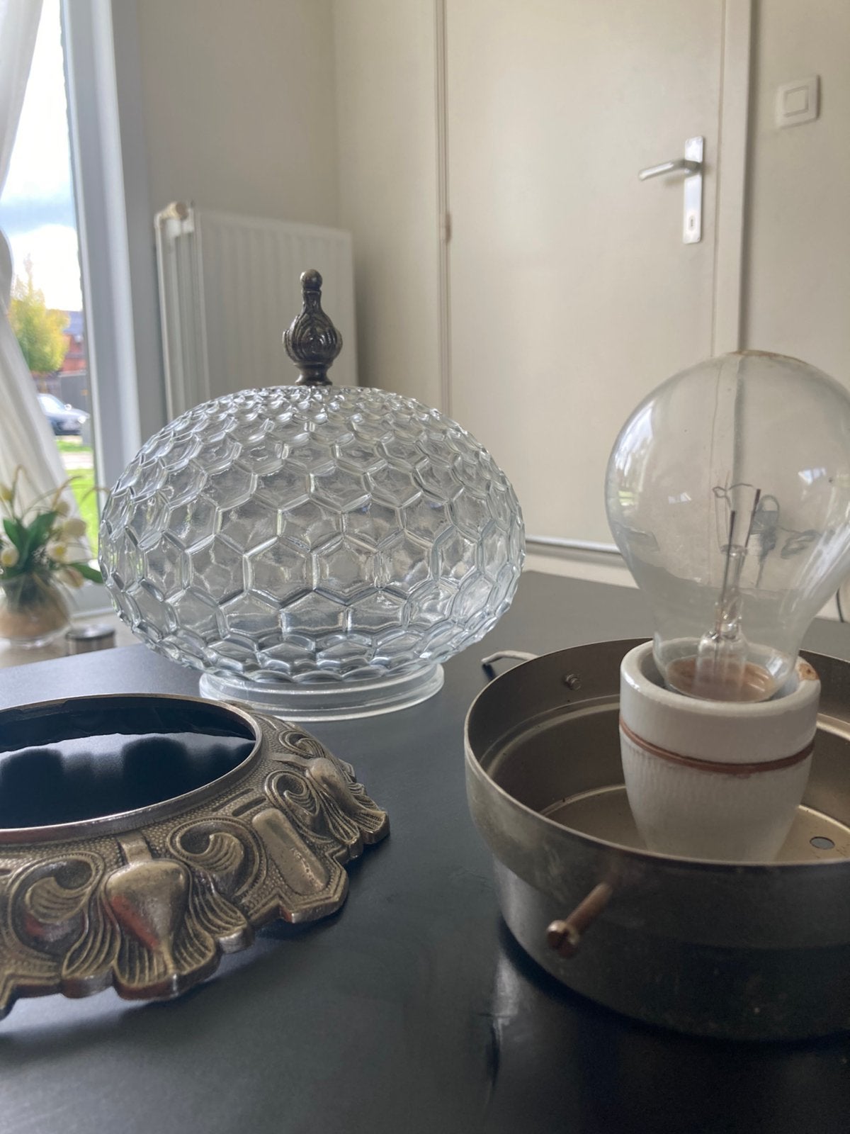 Lampes des années 1960, Enlèvement