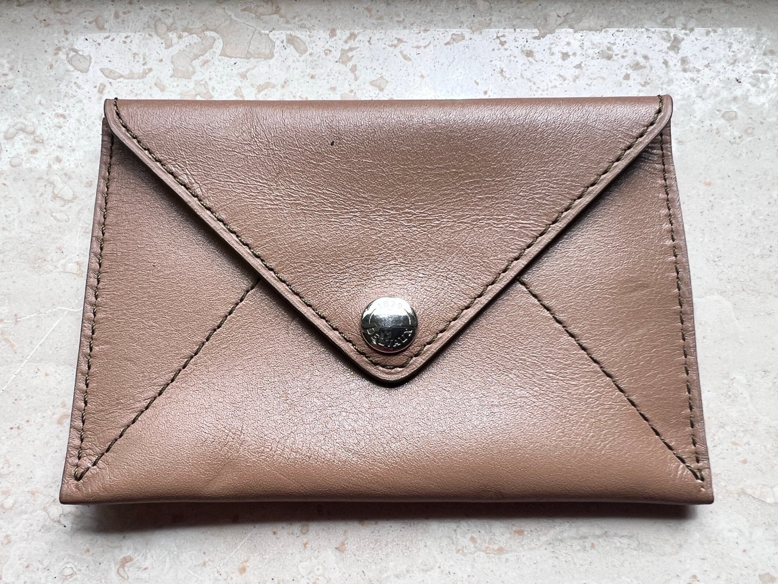 DELVAUX BEIGE LEREN KAARTHOUDER - TBE, Handtassen en Accessoires, Ophalen of Verzenden, Zo goed als nieuw, Beige, Leder