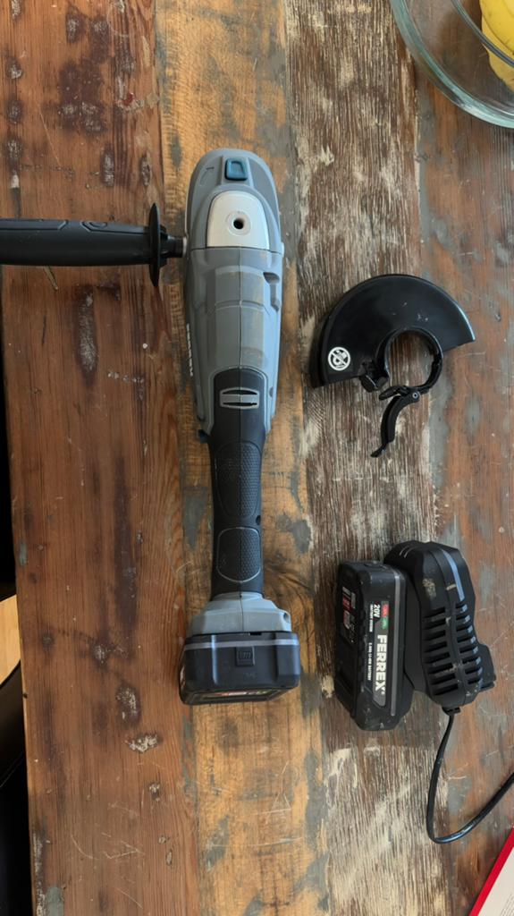 NEUW FERREX 20V accu haakse slijper + batterij en oplader, Ophalen of Verzenden, Zo goed als nieuw