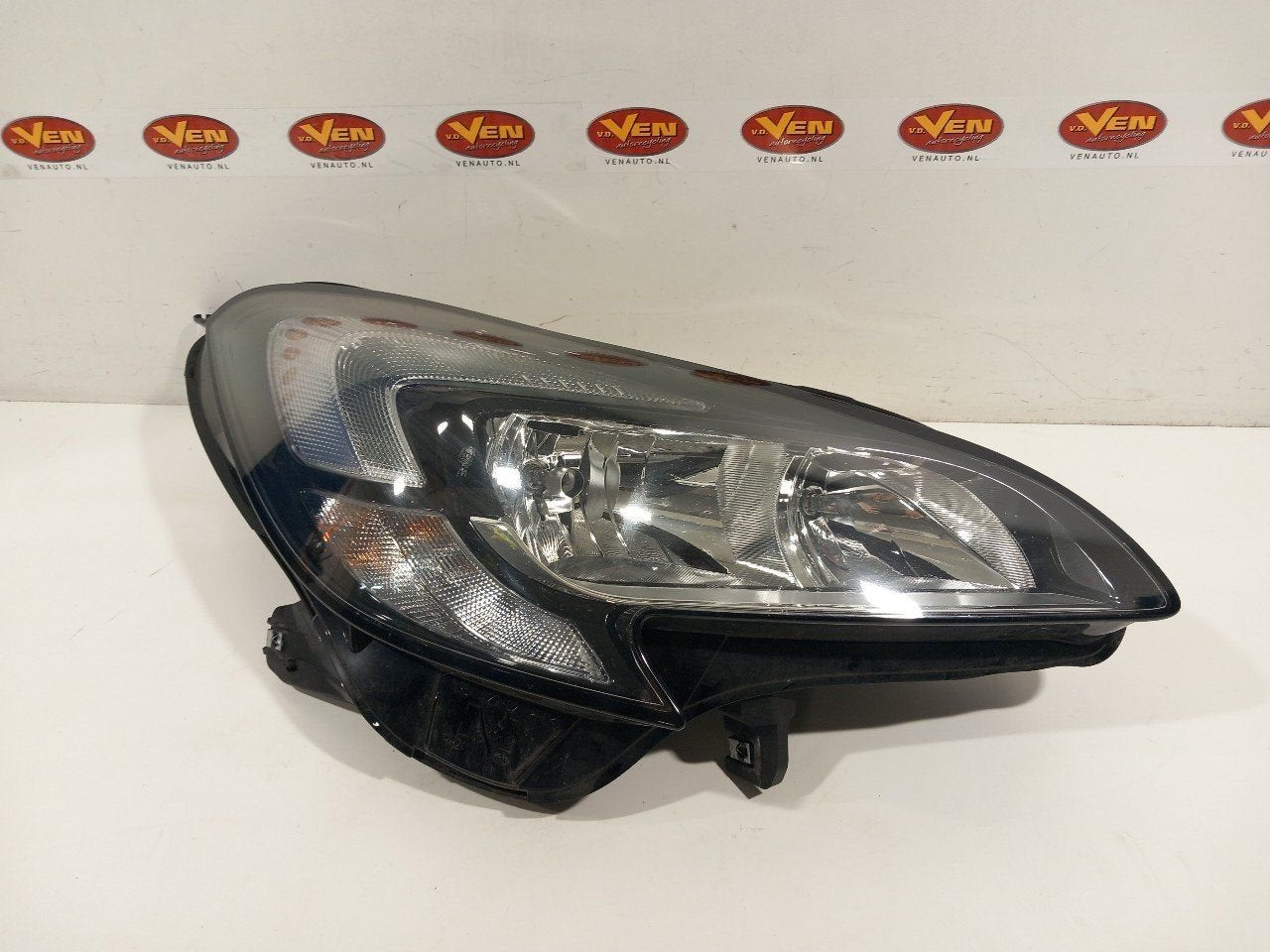 Koplamp rechts Opel Corsa, Auto-onderdelen, Onderdelen@venauto.nl, Van der Ven Autorecycling B.V., Gebruikt, Ettenseweg 76, 4706 PB Roosendaal, The Netherlands