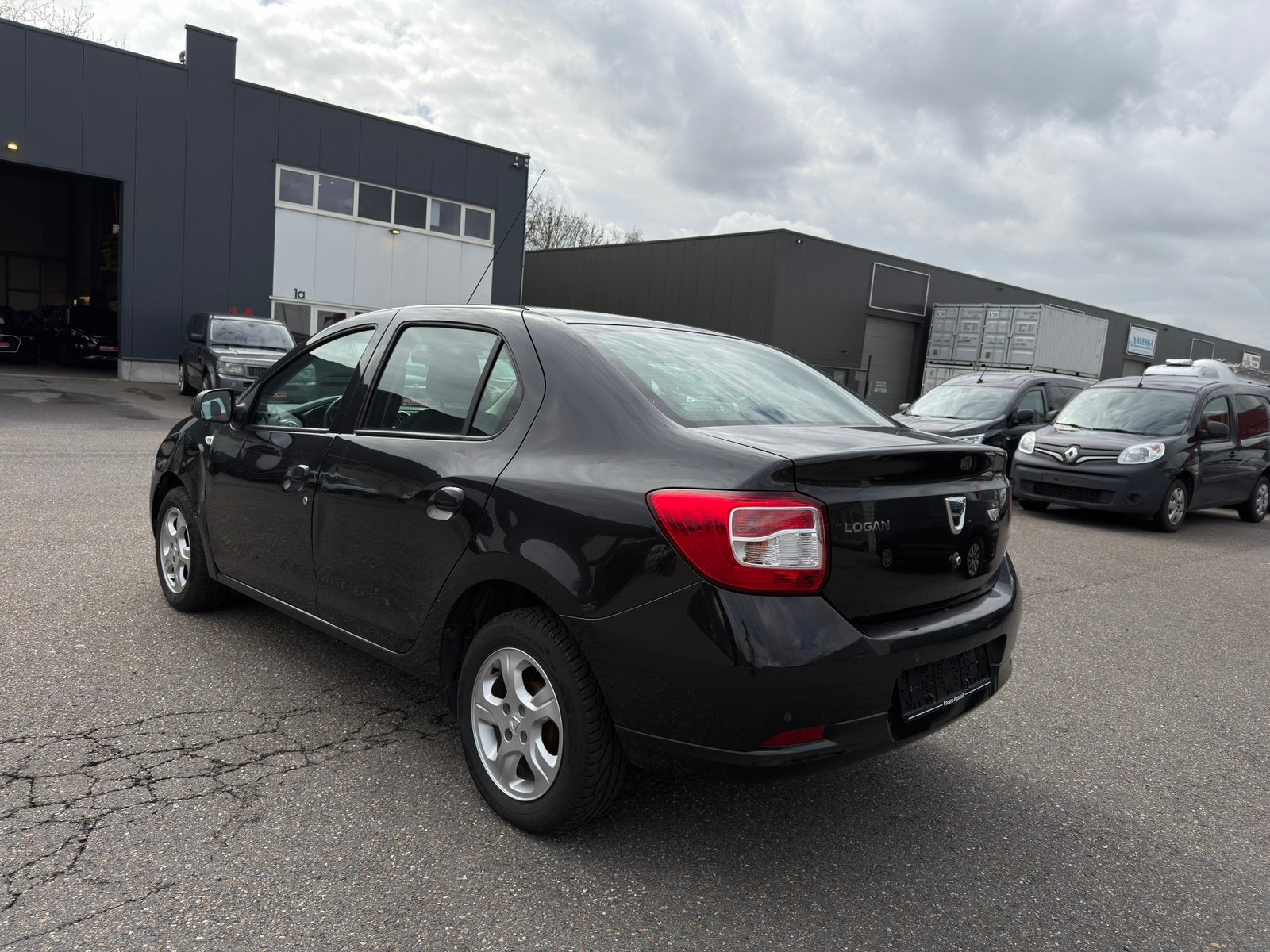 Dacia Logan 0.9 i TCe Benzine Navi cruisecontrol, Auto's, Dacia, 90 kW, Stof, Zwart, 899 cc