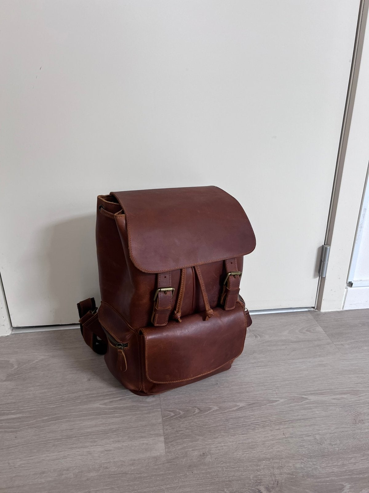 Sac à dos en cuir - haute qualité - style vintage, Bijoux, Sacs & Beauté, Sacs | Sacs à dos, Enlèvement ou Envoi, Comme neuf