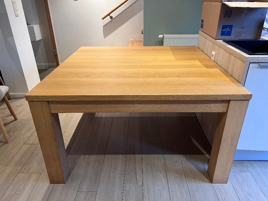 Table carrée en chêne, 100 à 150 cm, Cinq personnes ou plus, Carré, 100 à 150 cm