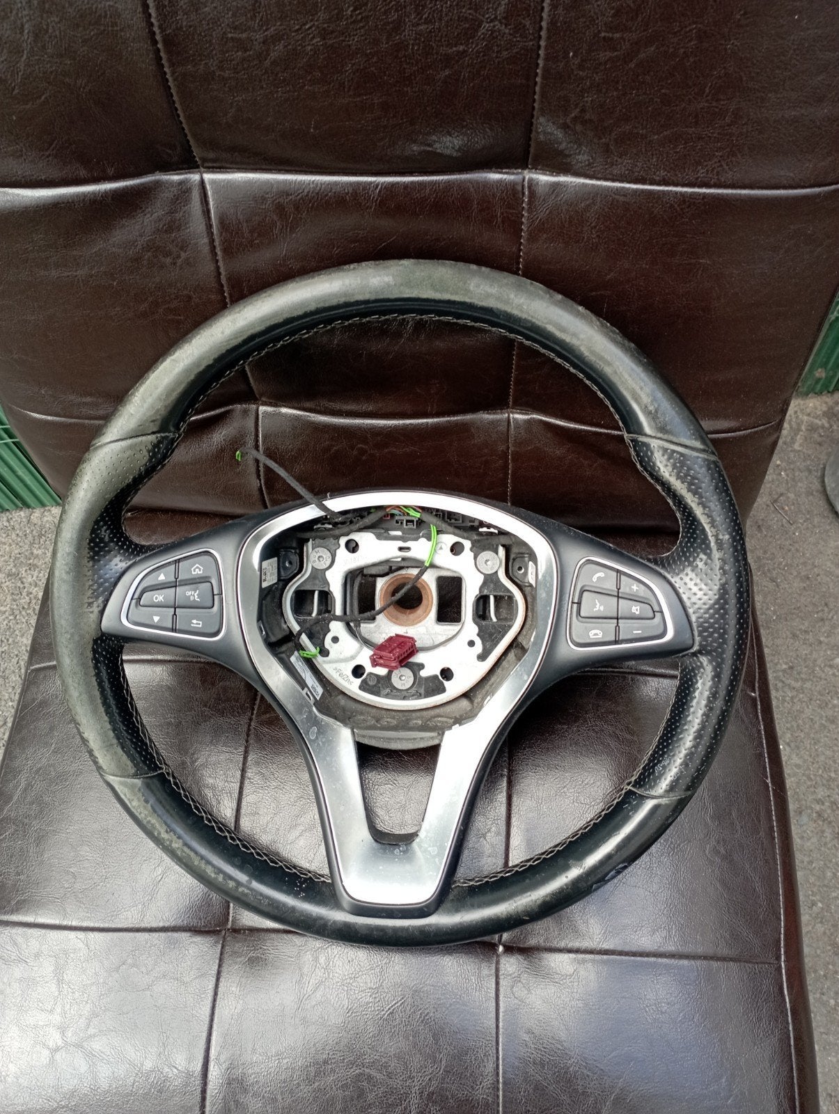 Volant Mercedes Classe V présentant des signes d'usure, Autos : Pièces & Accessoires, Enlèvement
