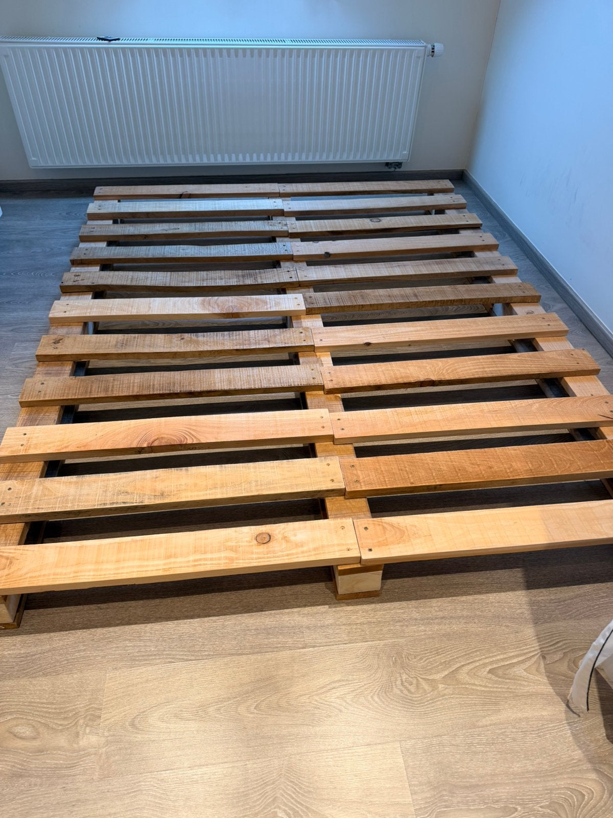 Palletbed 160x200, Huis en Inrichting, Ophalen, Beige, Tweepersoons, Zo goed als nieuw