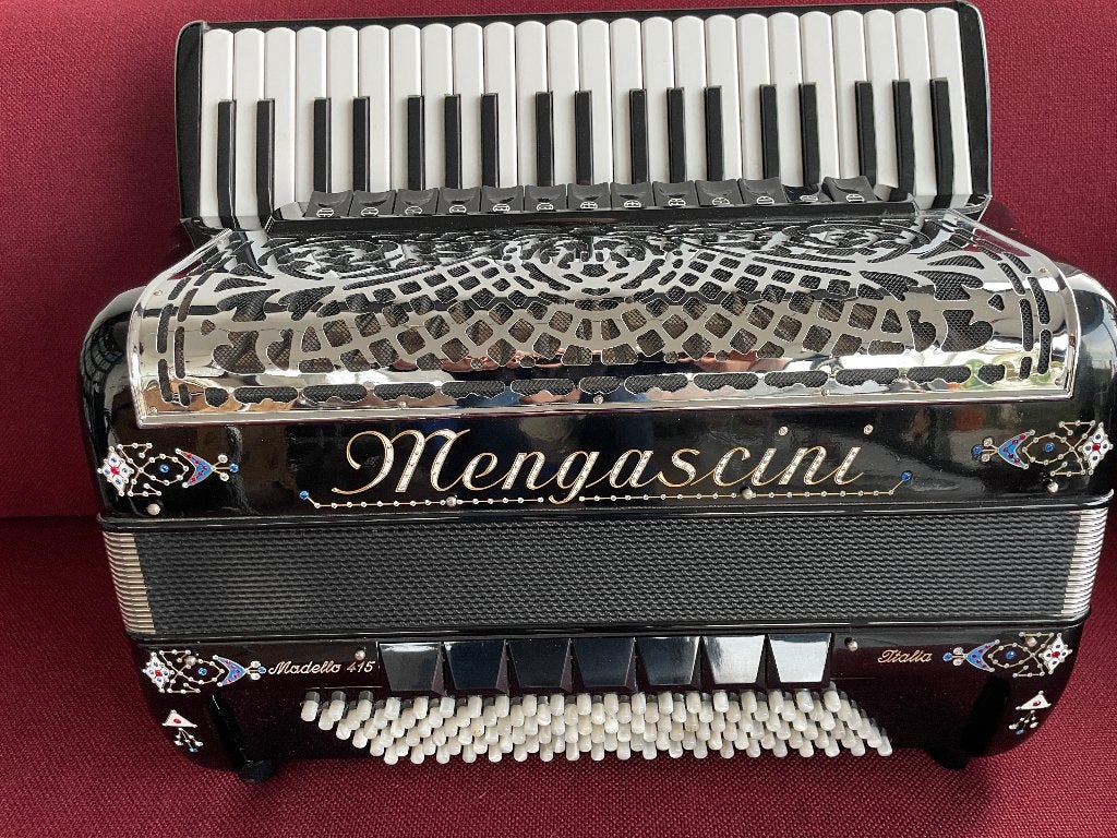 Z.g.a.n. Mengascini Modello 415 accordeon . 5 korig ., Met koffer, Zo goed als nieuw, 120-bas, Toetsaccordeon