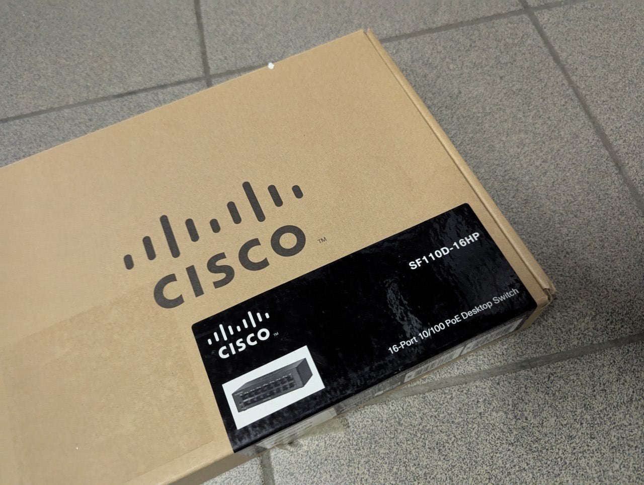 Cisco PoE desktop switch SF110D-16HP - nieuw, Computers en Software, Ophalen of Verzenden