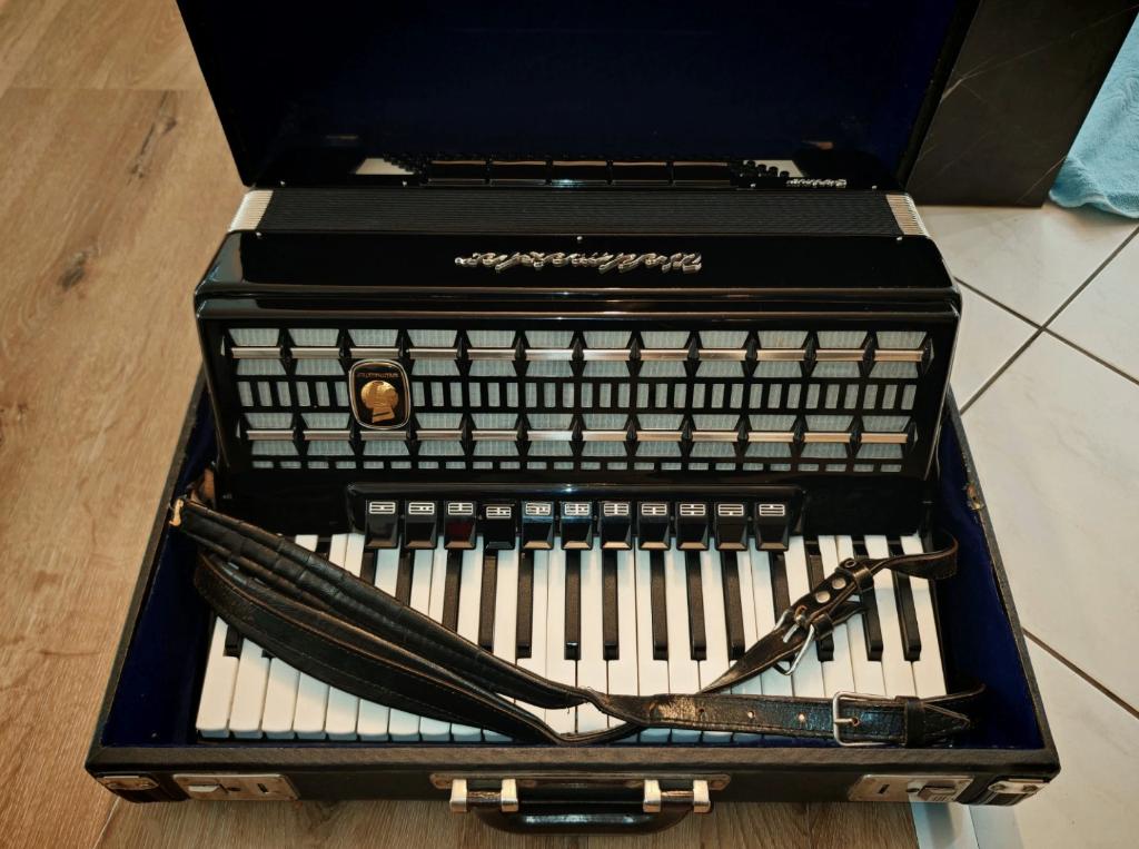 Accordeon Weltmeister Serino, Muziek en Instrumenten, Gebruikt, Met koffer, 120-bas, Weltmeister