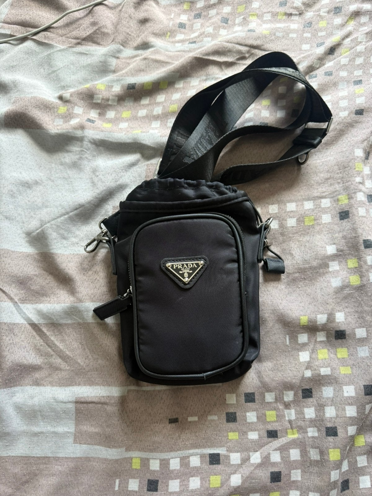 Prada schoudertas, Handtassen en Accessoires, Tassen | Schoudertassen, Ophalen of Verzenden, Zo goed als nieuw, Zwart, Overige merken