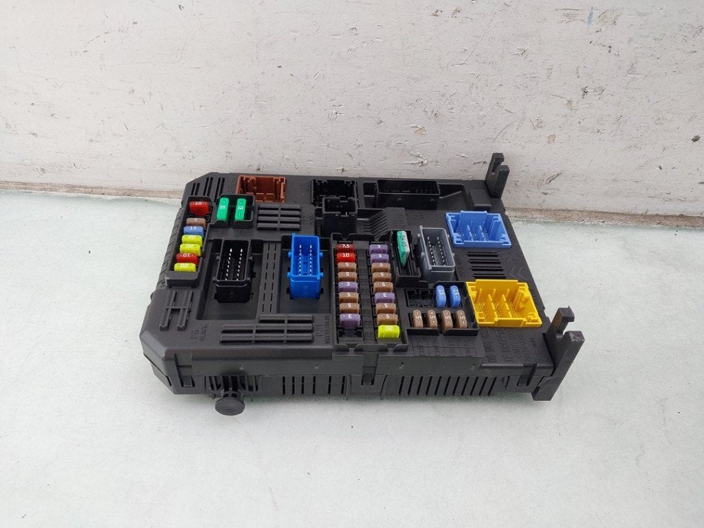COMPUTER BODY CONTROL Peugeot 2008 (UD / UK / UR / US / UX), Kontakt-peugeot@peugeot.com, Gebruikt, Peugeot Deutschland GmbH, Bahnhofsplatz
65423  Rüsselsheim, DE