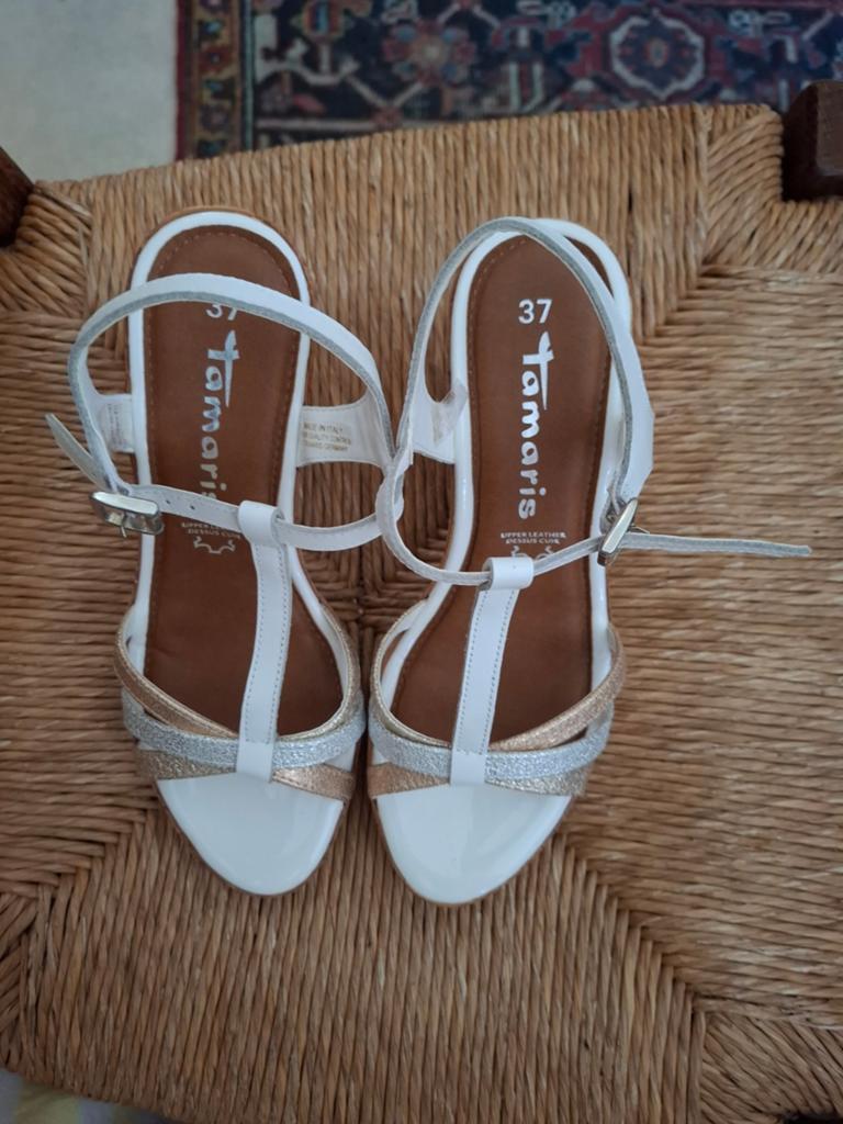 Tamaris maat 37,witte sandalen,€25,NIEUW, Enlèvement, Blanc, Sandales et Mûles, Neuf
