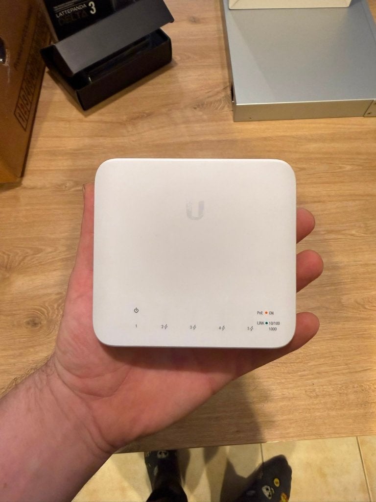 Switch POE Ubiquiti UniFi USW-FLEX, Computers en Software, Netwerk switches, Ophalen of Verzenden, Zo goed als nieuw