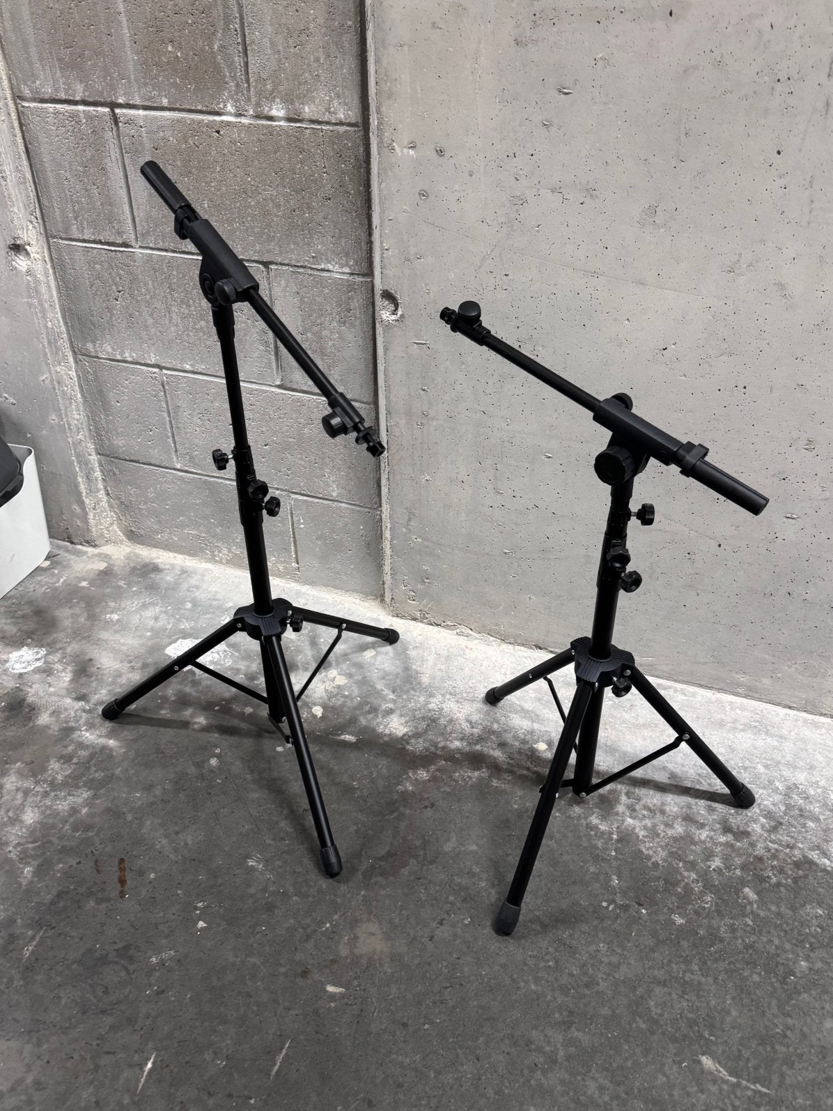 2x pieds pour micro podcast, Musique & Instruments, Pieds, Enlèvement, Comme neuf, Micro