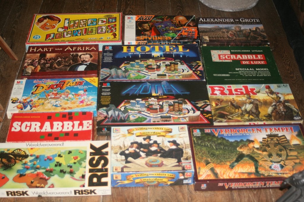 11 x spellen scrabble, 999 games, stratego,..., Ophalen of Verzenden, Zo goed als nieuw