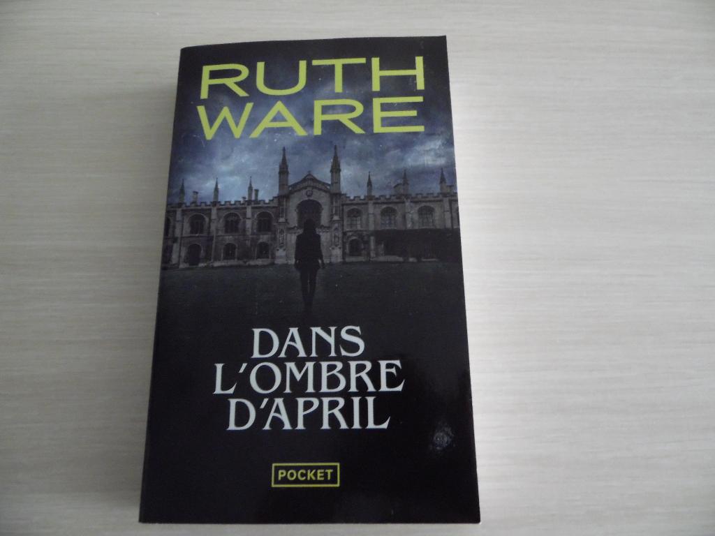 DANS L'OMBRE D'APRIL         RUTH WARE, Europa overig, Ruth Ware, Ophalen of Verzenden, Zo goed als nieuw