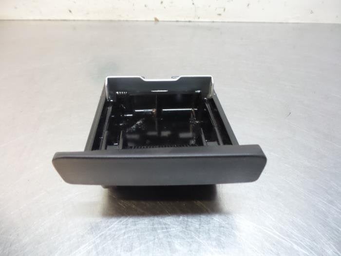 Cendrier avant d'un Daihatsu Cuore (Cuore 03-), Daihatsu, -, Utilisé, -