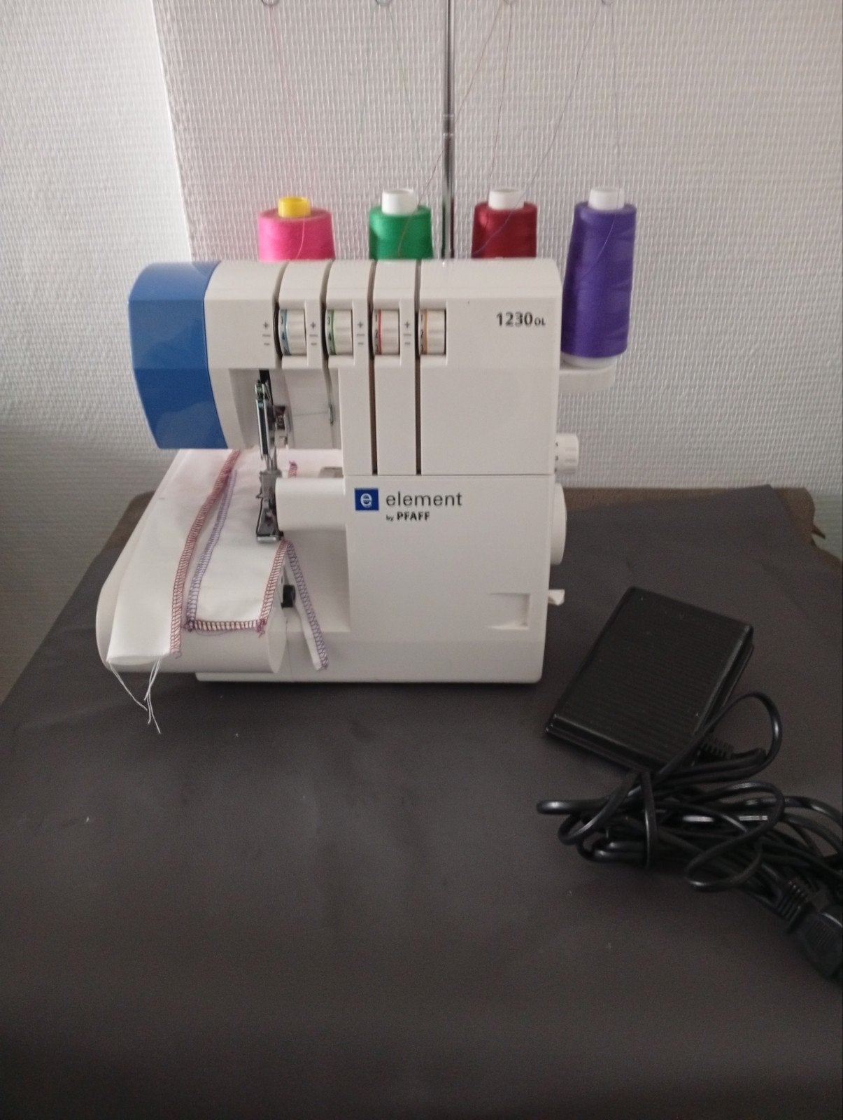 Surjeteuse élément by Pfaff 1230ol, Hobby & Loisirs créatifs, Machines à coudre & Accessoires, Enlèvement ou Envoi, Surjeteuse