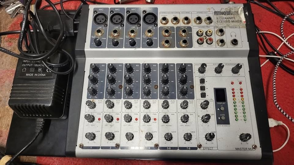 TABLE DE MIXAGE - 8 CANAUX - RÉVERBÉRATION / ÉCHO NUMÉRIQUES, Muziek en Instrumenten, Ophalen, Gebruikt, 5 tot 10 kanalen, Microfooningang