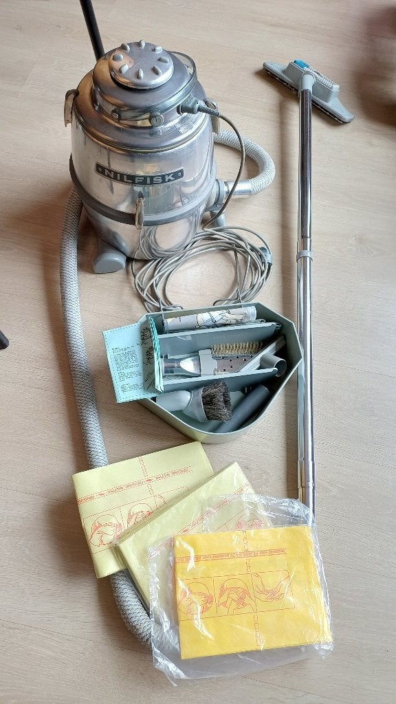 Nilfisk Vintage Stofzuiger Type GAD GA 70. Met accessoires., Ophalen of Verzenden