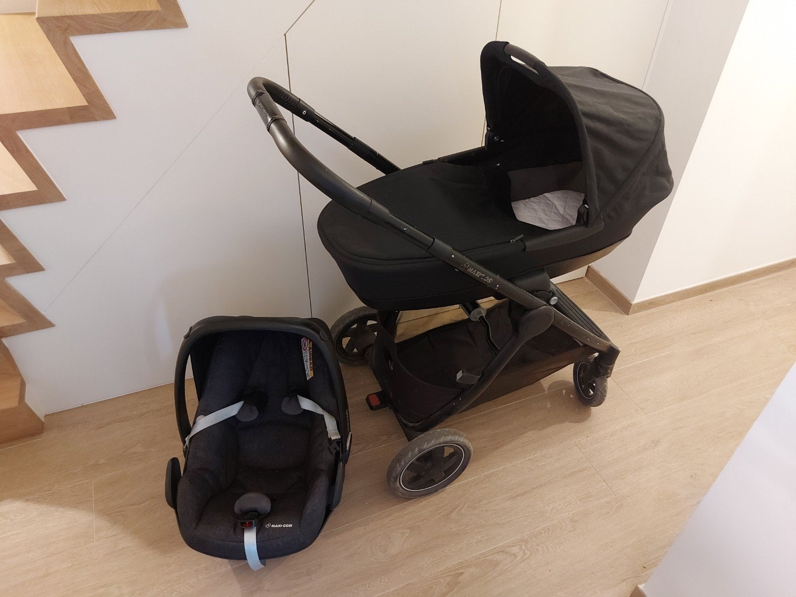 Kit Maxi-Cosi (panier de transport, siège auto, roulettes), Enfants & Bébés, Poussettes & Combinaisons, Avec siège auto, Poussette combi