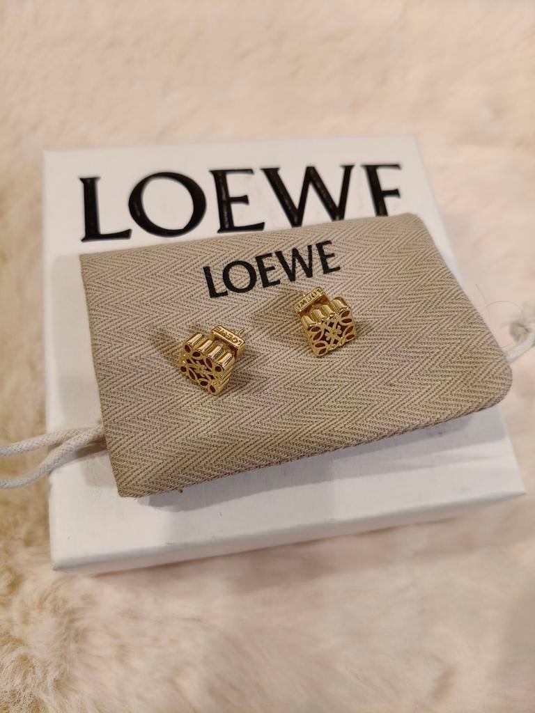 Loewe anagram oorbellen, Overige materialen, Verzenden, Zo goed als nieuw, Knopjes of Stekers