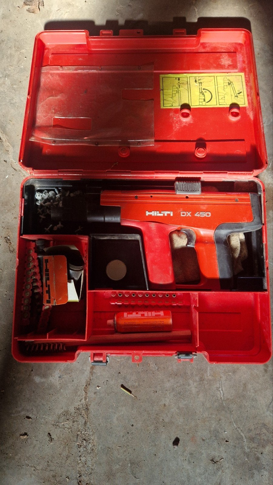 Hilti Dx450 kruitschiethamer, Enlèvement