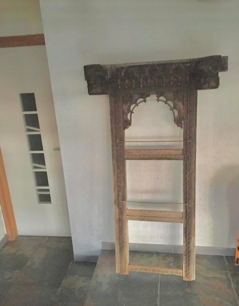 Antiek: Originele oosterse venster uit een Hindoe-tempel, Ophalen