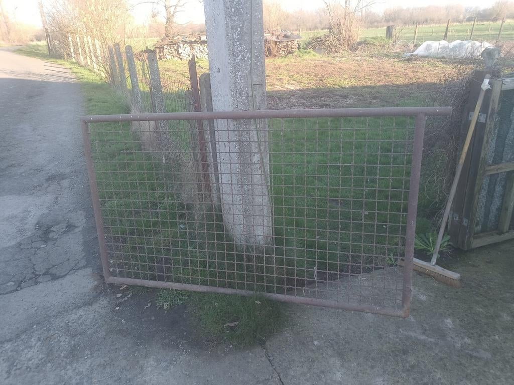 Ancien portail en fer solide/1,82 m x 1,05 m, Enlèvement