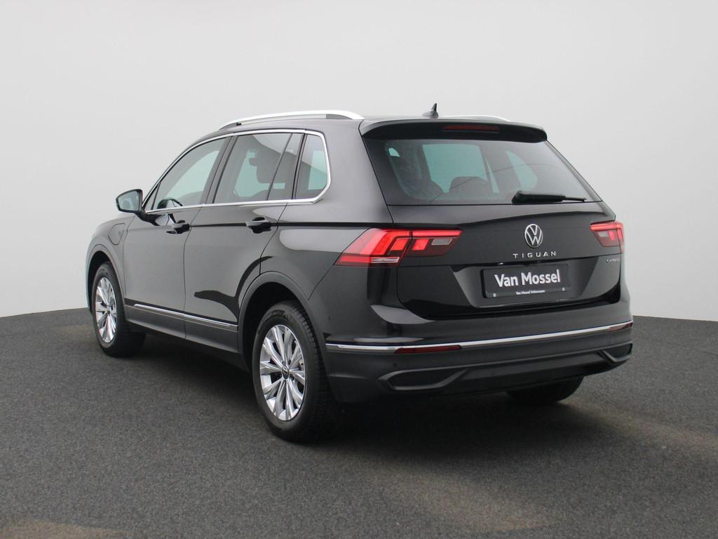 Volkswagen Tiguan 1.5 TSI eHybrid 110kW DSG Life, Stof, Zwart, 4 cilinders, 150 min