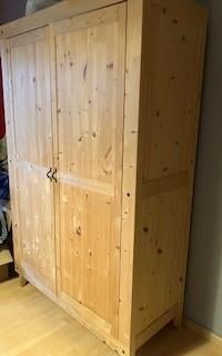 Armoire en pin, Avec tablette(s), 100 à 150 cm, Enlèvement, Utilisé