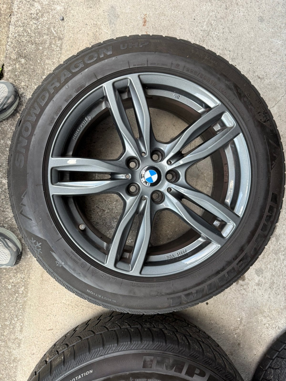 Jantes avec pneus hiver  225/60/18 104v. Et30, Autos : Pièces & Accessoires, Pneus et Jantes, Pneus hiver, 18 pouces, Enlèvement