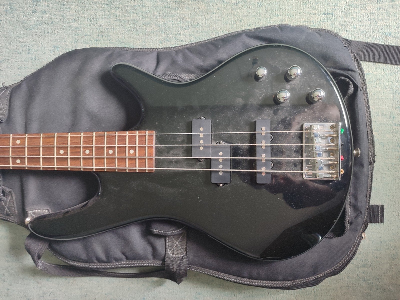 Basse Yamaha, Musique & Instruments