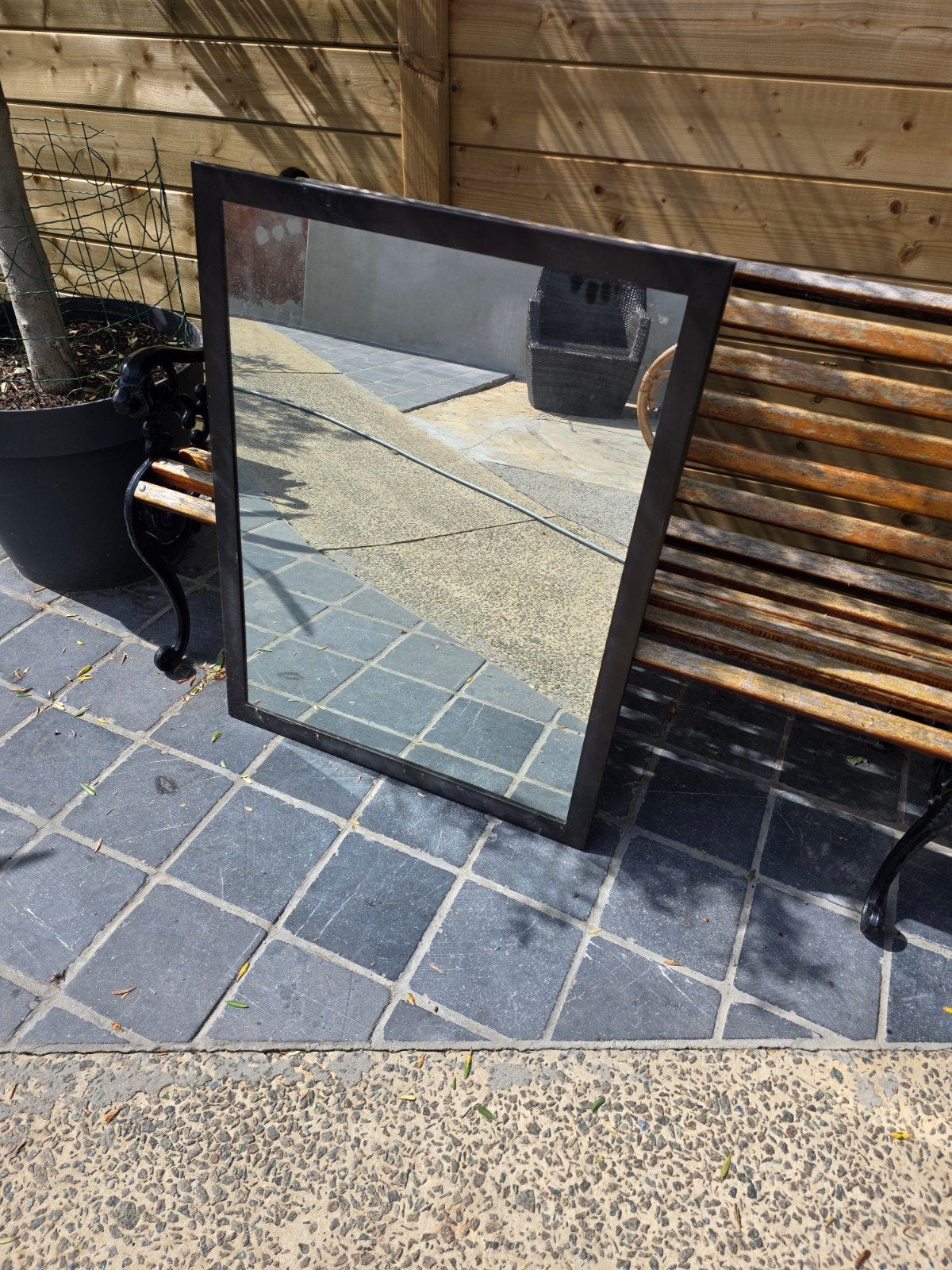 Miroir en métal, Enlèvement