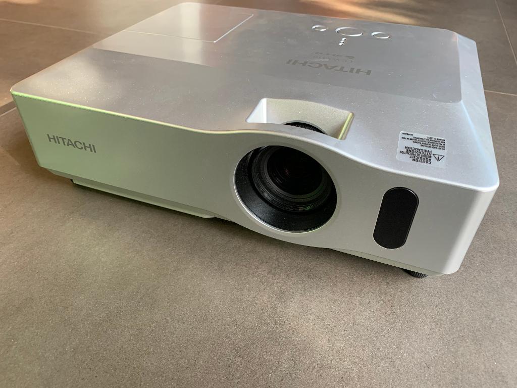 Projector - Hitachi (nieuwe lamp, beeld tot 7,6m), TV, Hi-fi & Vidéo, Enlèvement ou Envoi, Hitachi, Autres résolutions, LCD