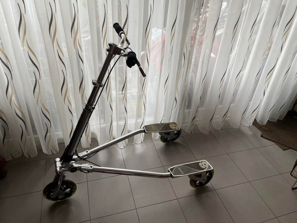 Trikke T8 — Originele driewielige scooter (Carving), Fietsen en Brommers, Ophalen of Verzenden, Gebruikt, Overige typen, Trikke 8