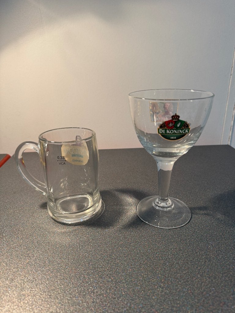 2 Antoon De Koninck glazen – bierglazen – originele set, Ophalen, Zo goed als nieuw, Bierglas