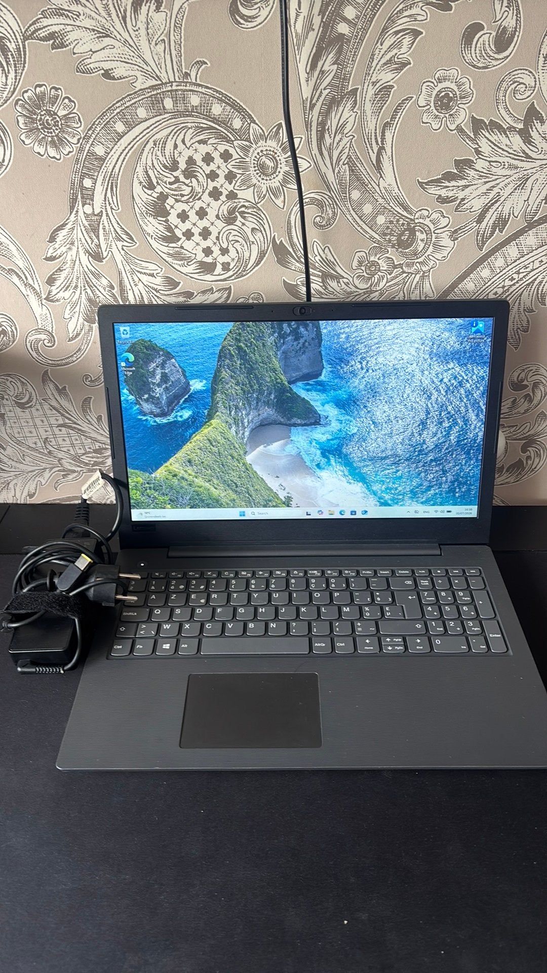 Lenovo V130 Laptop 500GB SSD 4GB RAM Incl. Oplader, Computers en Software, Ophalen, Met videokaart, 15 inch, Zo goed als nieuw