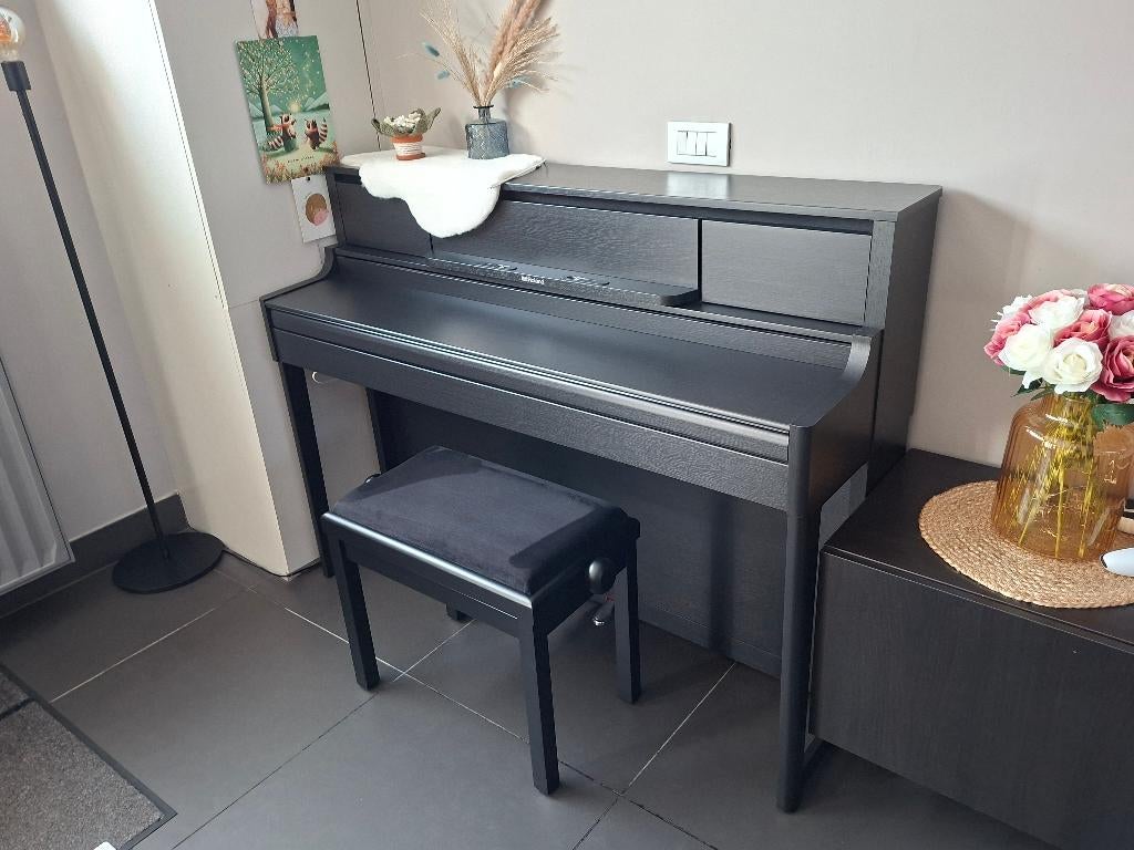Digitale piano Roland LX5 CH + zwarte satijnen pianobank, Comme neuf, Digital, Enlèvement, Piano