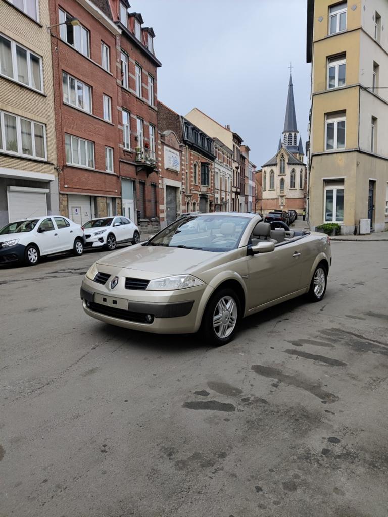 Renault Megane 2.0i Cabriolet, Auto's, Renault, Achterwielaandrijving, Beige, 4 cilinders, Leder