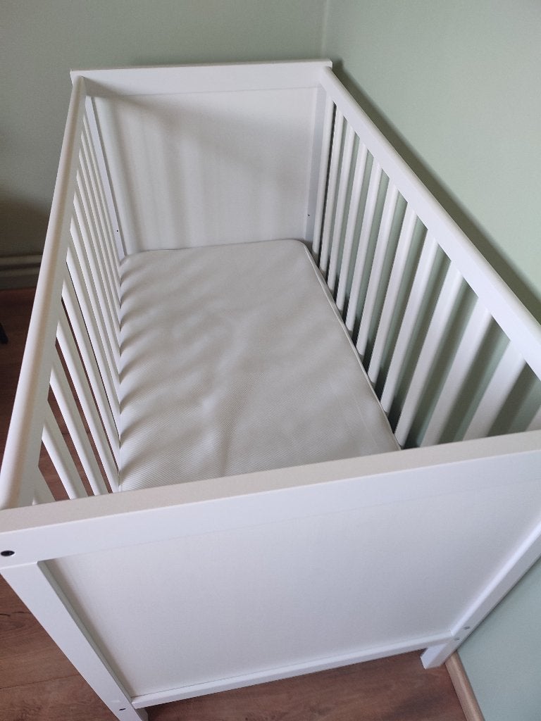 Kinderbedje ikea met beddegoed, Zo goed als nieuw, Minder dan 140 cm, Minder dan 70 cm, Ophalen