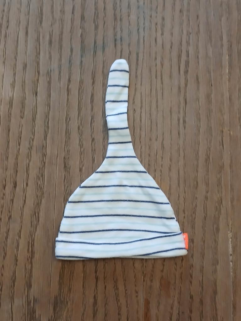 Schattig gestreept HEMA babymutsje met knoop – one size, Kinderen en Baby's, Babykleding | Mutsen, Sjaals en Wanten, Maat 50, Gebruikt