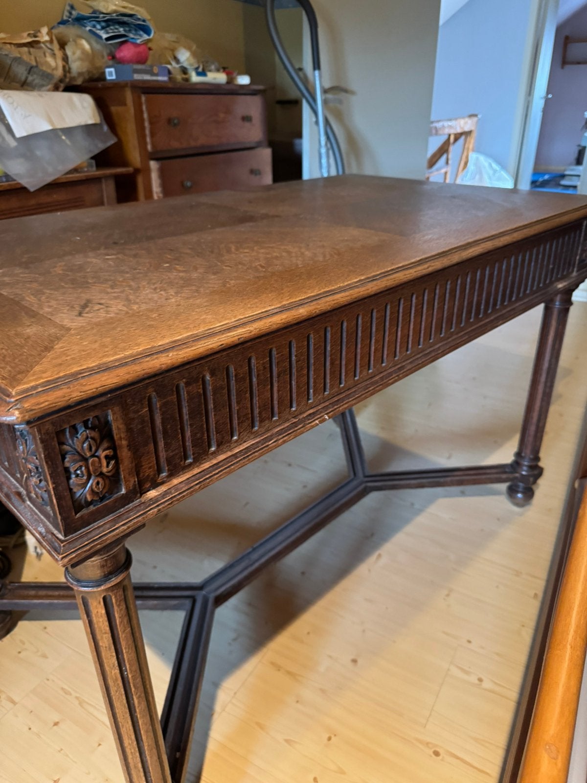 Elegante bureautafel / bibliotheektafel – Lodewijk XVI stijl, Enlèvement