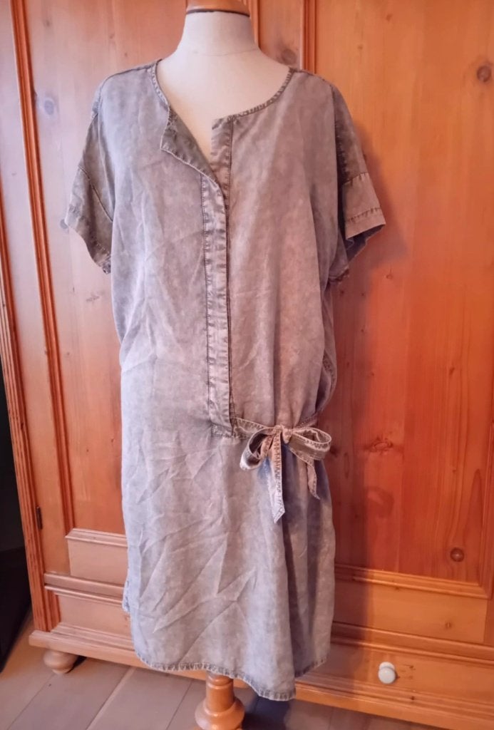 Leuke jurk Sandwich,  maat 42, Kleding | Dames, Beige, Maat 42/44 (L), Ophalen of Verzenden, Zo goed als nieuw