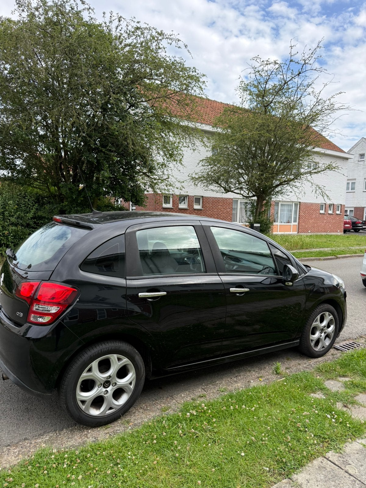 Citroen C3 benzine1.2 digital airco cruise controle gekeurd, Voorwielaandrijving, Euro 5, Stof, Zwart