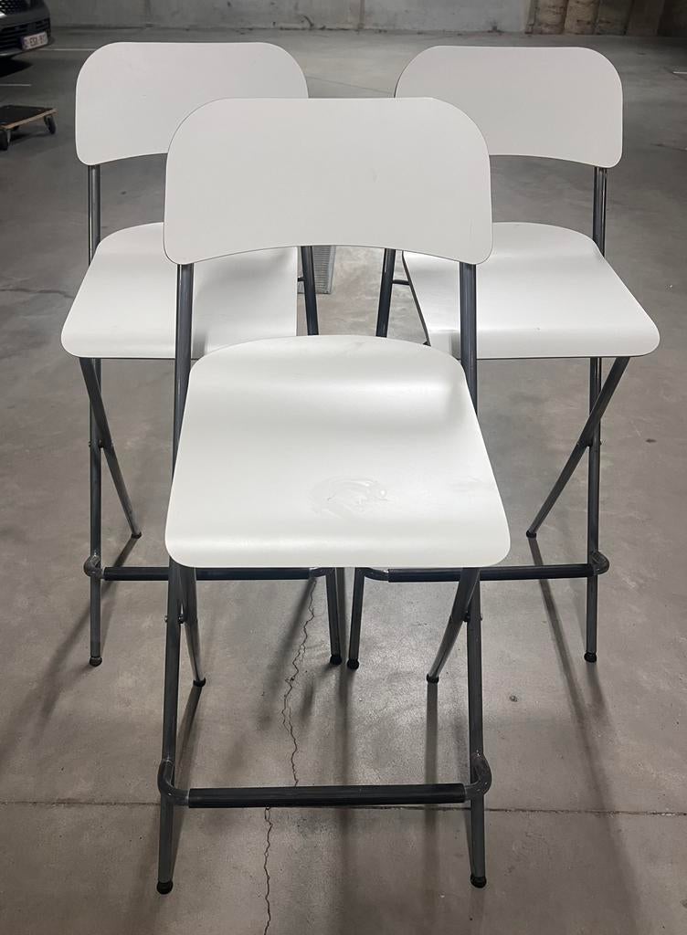 Chaises hautes, 3 tabourets, Enlèvement, Utilisé, Avec repose-pieds