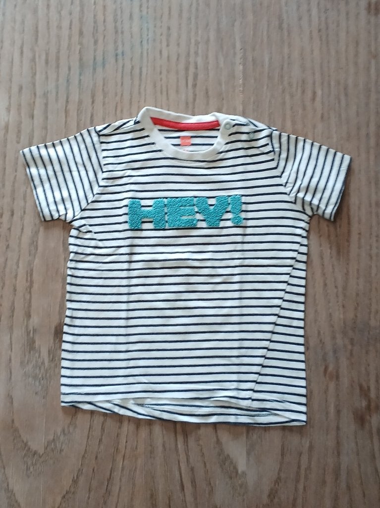 Gestreept HEMA T-shirt Maat 86 - "HEY!", Gebruikt, Ophalen of Verzenden, Hema, Jongetje