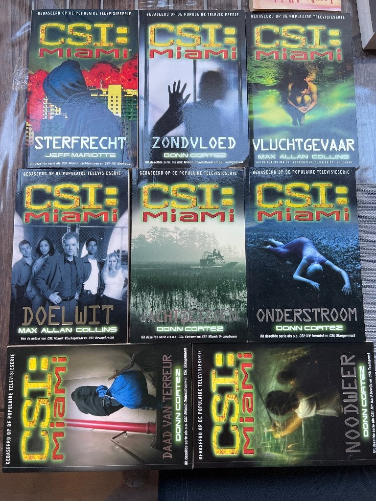 CSI: Miami - 8 boeken, Boeken, Gelezen, Ophalen of Verzenden, Max allan Collins, Amerika