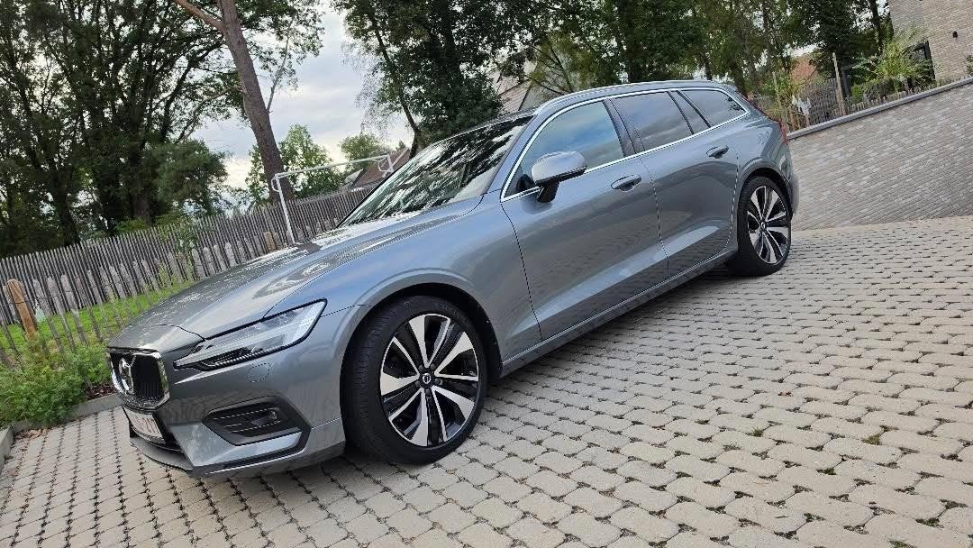 Volvo v60 B3 mild hybrid bj.2021, Autos, Cuir, Euro 6, Noir, V60