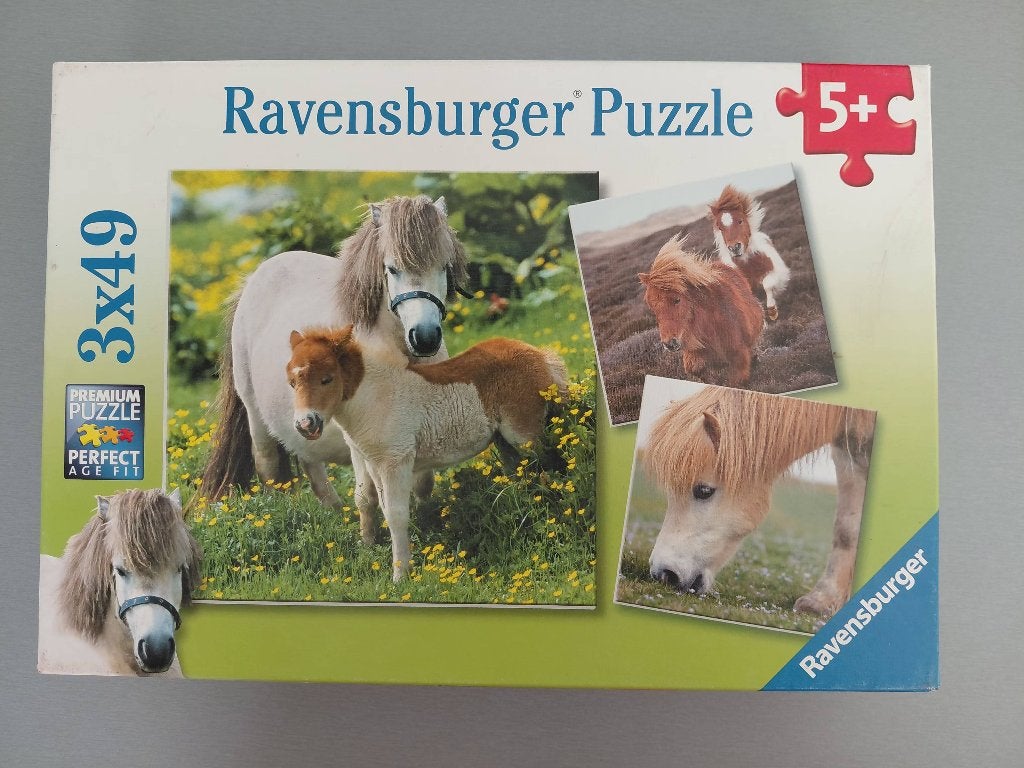 3 puzzles Ravensburger chevaux 5+, Enlèvement ou Envoi, 10 à 50 pièces, Comme neuf, 4 à 6 ans